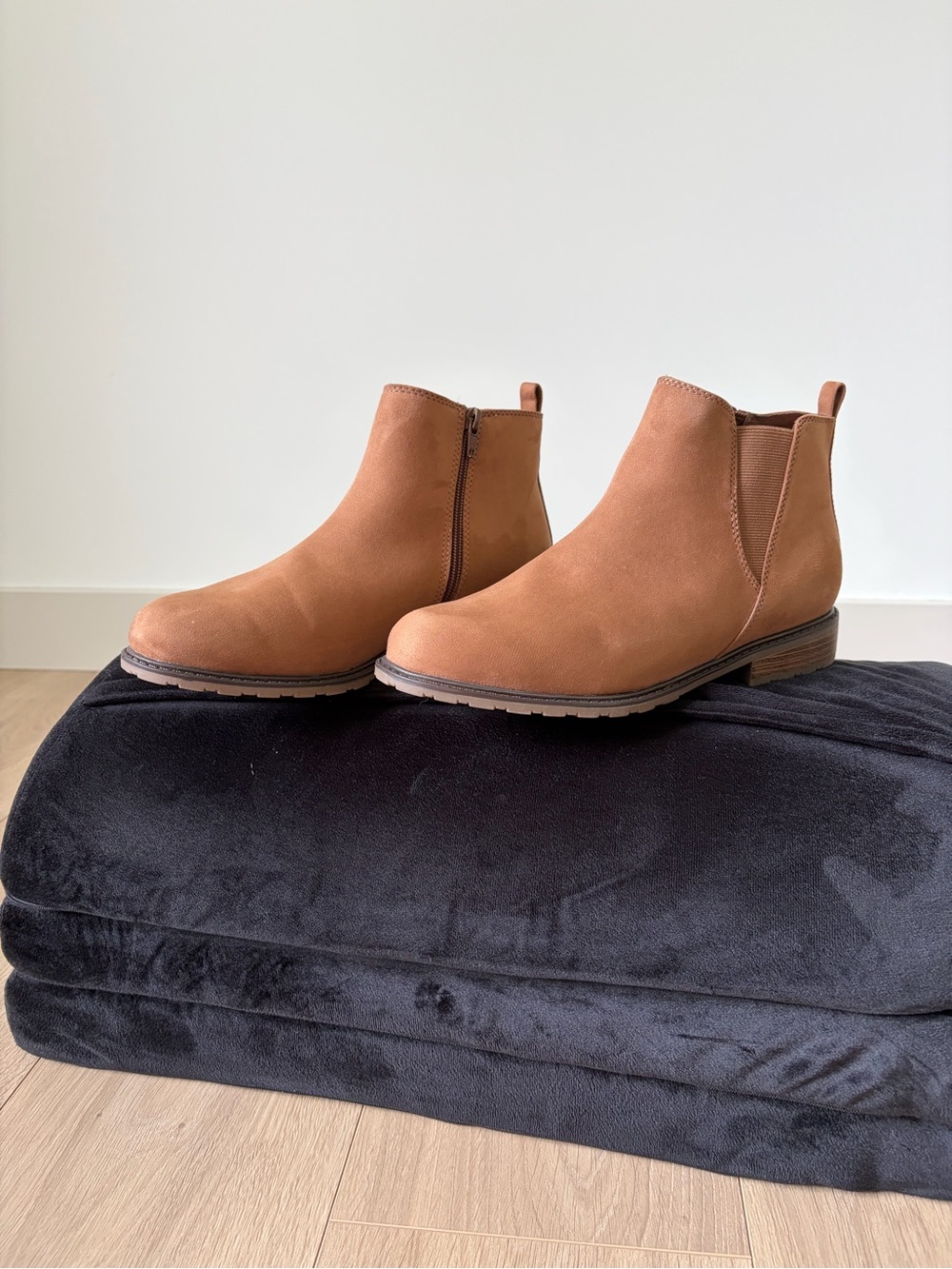 Sonoma Goods For Life Lottie Chelsea Ankle Boots - Cognac Brown - Size 9W (Wide)